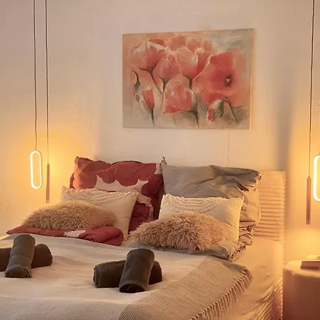 Gemuetliche In Weinbergnaehe & Tiefgarage アパート